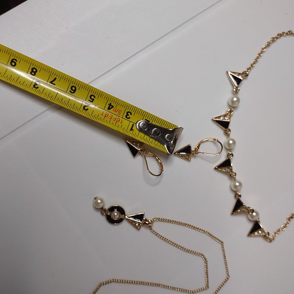 Black And Gold Tone Necklace And Earring Set - Picture 8 of 11